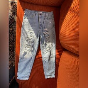 Distressed Light Blue Levi Jeans